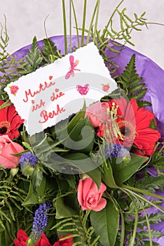 Bouquet of Flowers with card Mutter ist die Beste in german