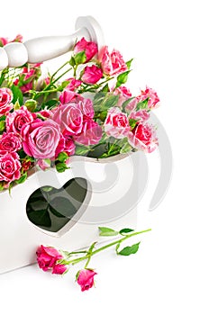 Bouquet pink roses in wooden basket