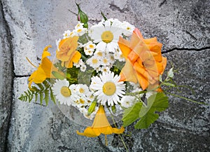 Bouquet of roses, chamomiles and daylilies.