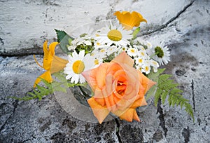 Bouquet of roses, chamomiles and daylilies.