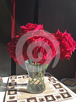 Bouquet of scarlet roses in a glass vase