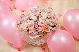 bouquete of flowers roses and balloons photo