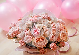 bouquete of pink flowers roses and balloons photo