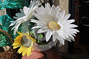 Bouquets of daisy flowers and other yellow flowers photo