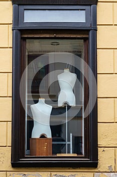 Boutique display window mannequins