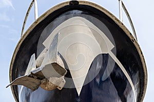 bow with anchor