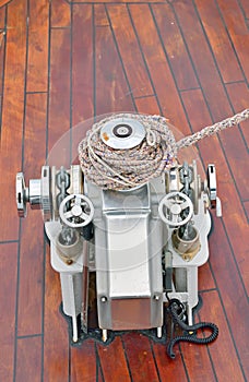 Bow anchor winch