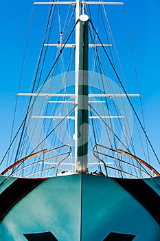 The bow and the halyards photo