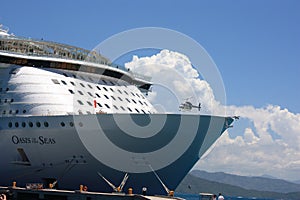 The bow of the Oasis of the seas