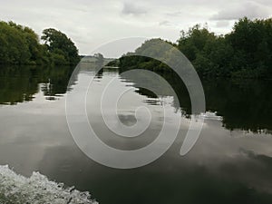 Bow wave on the River Trent