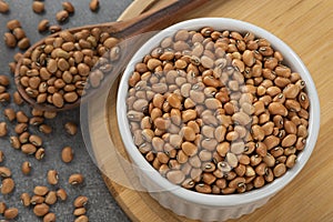 Bowl with ball bean grains