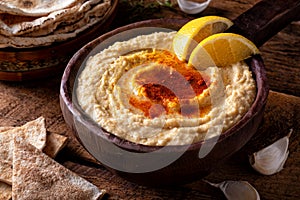 Creamy Hummus with Lemon Garnish