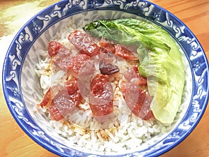 A bowl of cured rice is placed on the dining table