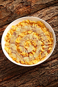 Bowl of delicious corn flakes with out milk.