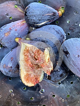 Bowl Fresh Black Mission Figs