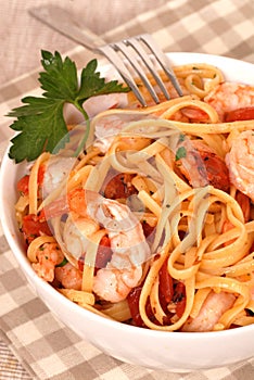 Bowl of linguine with shrimp photo