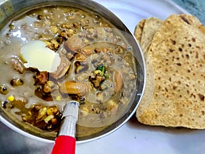 A bowl with Rajma and a plate of parantha