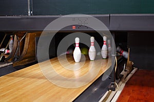 Bowling lane and skittles