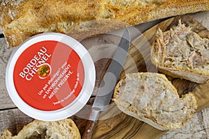 Box of Bordeau Chesnel brand rillettes