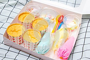 Box of DIY cupcakes set