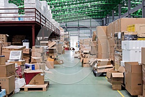 The box is keep unsettled on warehouse