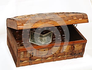 Box upwardly-opening