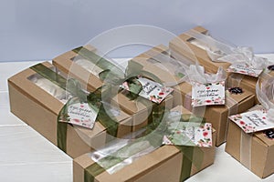 Boxes with homemade marshmallows. Tied with tape. The branded tag of the entrepreneur is visible. Zephyr flowers. Roses from