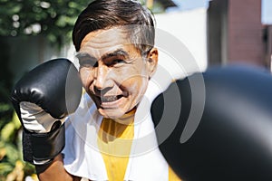 Old man get the boxing traning Boxing boxing photo