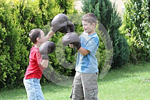 Boxing sibling