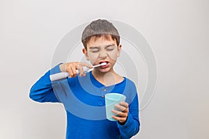 boy 6 years old does not want to brush his teeth