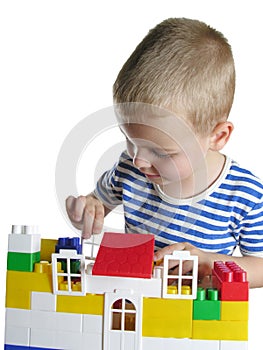 Boy build house