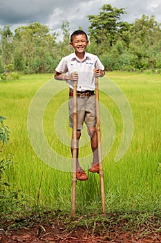 Boy goes on stilts