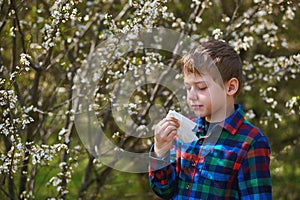 A boy with a handkerchief escapes from a spring Allergy .