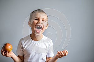 Boy without milk upper tooth