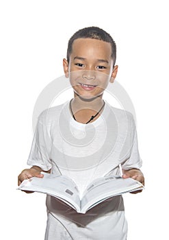 Chlapec čítanie kniha  studní učebnice 
