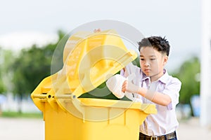 Boy trow the garbage