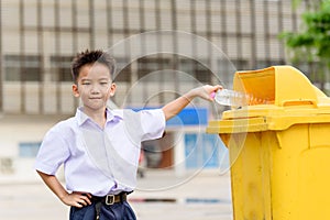 Boy trow the garbage