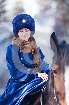 Una donna sul un cavallo 