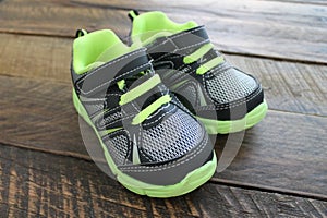 Boys and Toddlers Athletic Tennis Shoes