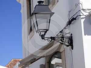 Bracketed street lamp