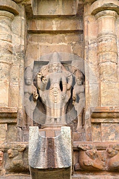 Brahma with his two consorts, Sarsvati and Savitri, niche on the northern wall, Brihadisvara Temple, Gangaikondacholapuram, Tamil
