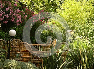 Braided tables and chairs in the garden