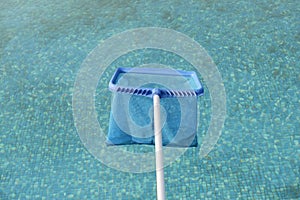 Brailer in pool surface