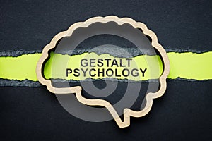 Brain outline and inscription gestalt psychology on paper.