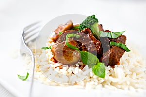 Braised beef with broccoli and rice