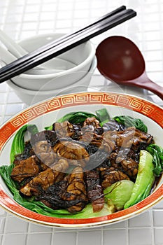 Braised dried oysters with black moss ho see fat choy