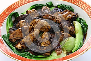 Braised dried oysters with black moss ho see fat choy
