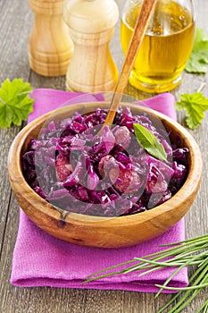 Braised red cabbage
