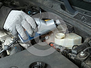 Brake fluid topping up