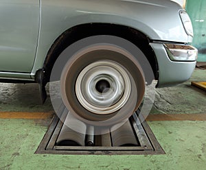 Brake testing system of car